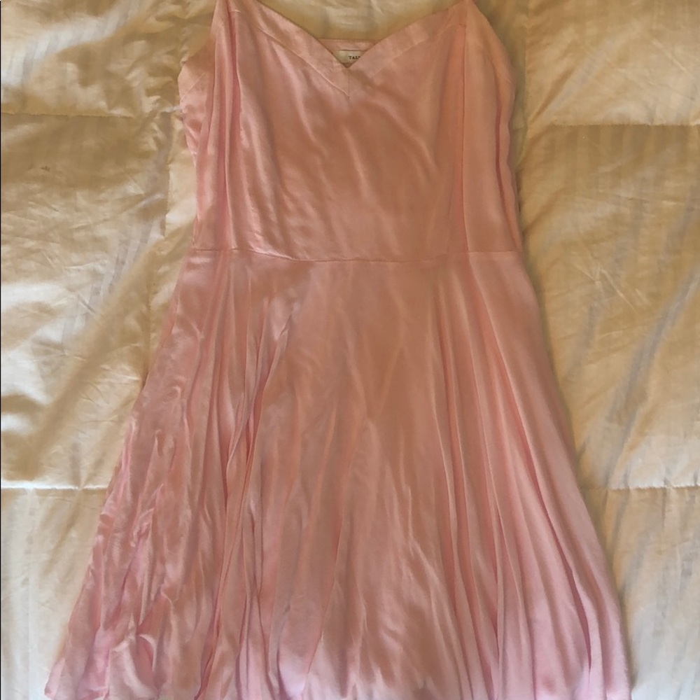 LIGHT PINK FLOWY DRESS. SUPER SOFT.